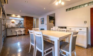 VENTA - Casa de 4 dormitorios con pileta. Baigorria.