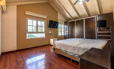 VENTA - Casa de 4 dormitorios con pileta. Baigorria.