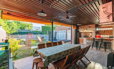 VENTA - Casa de 4 dormitorios con pileta. Baigorria.