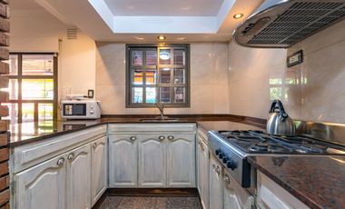 VENTA - Casa de 4 dormitorios con pileta. Baigorria.