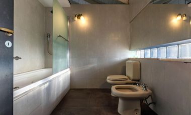 VENTA - Casa de 4 dormitorios con pileta. Baigorria.