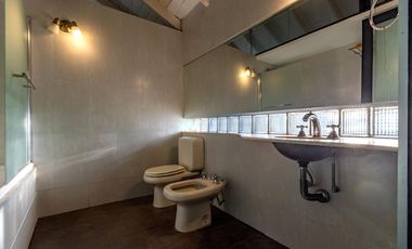 VENTA - Casa de 4 dormitorios con pileta. Baigorria.