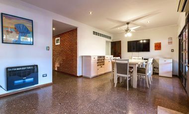 VENTA - Casa de 4 dormitorios con pileta. Baigorria.