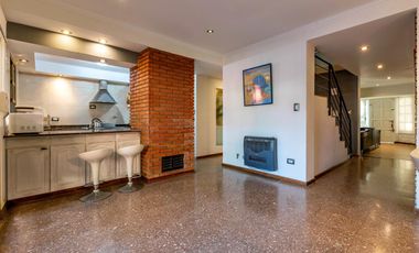 VENTA - Casa de 4 dormitorios con pileta. Baigorria.