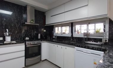 Casa 4D en Venta, San Martin al 3800