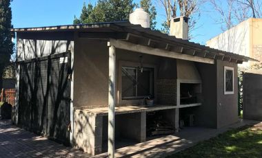 Casa en venta - 2 Dormitorios 2 Baños - San Miguel del Monte