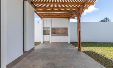 Casa en venta - 3 Dormitorios 2 Baños - Gorina
