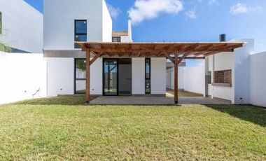 Casa en venta - 3 Dormitorios 2 Baños - Gorina