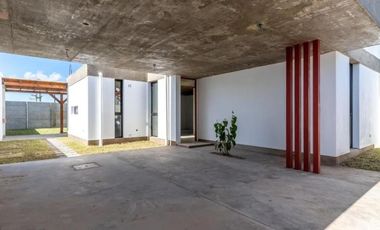 Casa en venta - 3 Dormitorios 2 Baños - Gorina