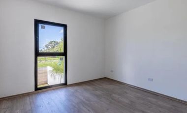 Casa en venta - 3 Dormitorios 2 Baños - Gorina