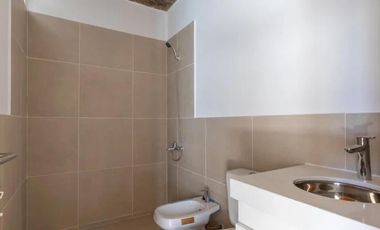 Casa en venta - 3 Dormitorios 2 Baños - Gorina