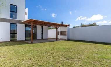 Casa en venta - 3 Dormitorios 2 Baños - Gorina
