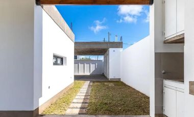 Casa en venta - 3 Dormitorios 2 Baños - Gorina