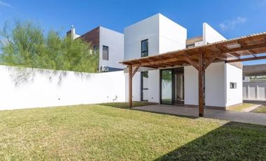Casa en venta - 3 Dormitorios 2 Baños - Gorina