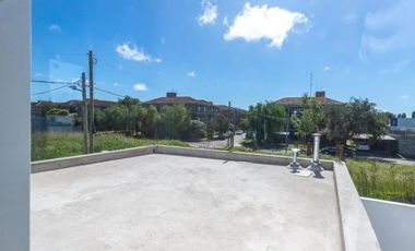 Casa en venta - 3 Dormitorios 2 Baños - Gorina
