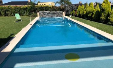 Casa en venta - 4 Dormitorios 5 Baños - Cocheras - 330Mts2 - Escobar