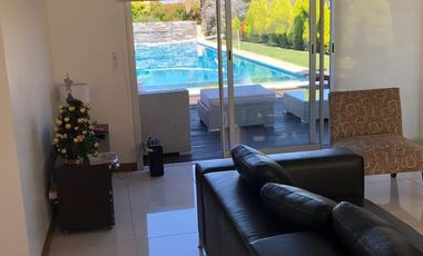 Casa en venta - 4 Dormitorios 5 Baños - Cocheras - 330Mts2 - Escobar