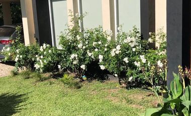 Casa en venta - 4 Dormitorios 5 Baños - Cocheras - 330Mts2 - Escobar