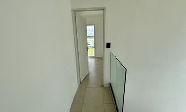 VENTA CASA SAN SEBASTIAN AREA 2 - 7 AMBIENTES AL GOLF