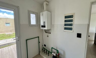 VENTA CASA SAN SEBASTIAN AREA 2 - 7 AMBIENTES AL GOLF