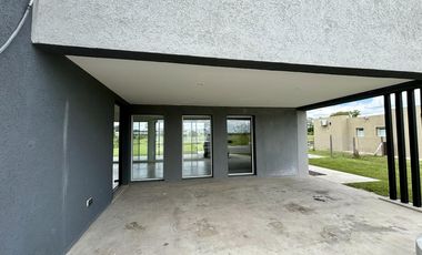 VENTA CASA SAN SEBASTIAN AREA 2 - 7 AMBIENTES AL GOLF