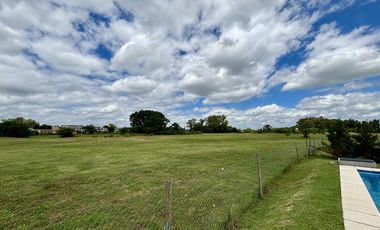 VENTA CASA SAN SEBASTIAN AREA 2 - 7 AMBIENTES AL GOLF