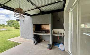 VENTA CASA SAN SEBASTIAN AREA 2 - 7 AMBIENTES AL GOLF