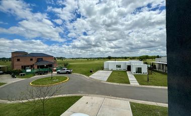 VENTA CASA SAN SEBASTIAN AREA 2 - 7 AMBIENTES AL GOLF