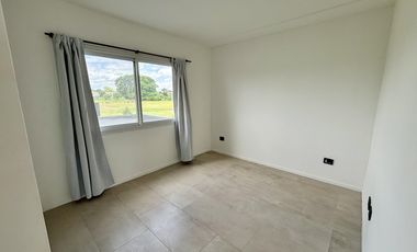 VENTA CASA SAN SEBASTIAN AREA 2 - 7 AMBIENTES AL GOLF