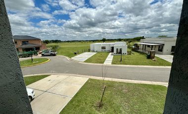 VENTA CASA SAN SEBASTIAN AREA 2 - 7 AMBIENTES AL GOLF