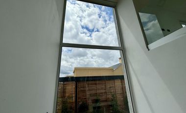 VENTA CASA SAN SEBASTIAN AREA 2 - 7 AMBIENTES AL GOLF