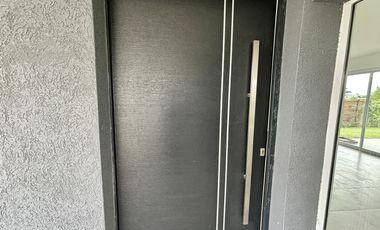 VENTA CASA SAN SEBASTIAN AREA 2 - 7 AMBIENTES AL GOLF