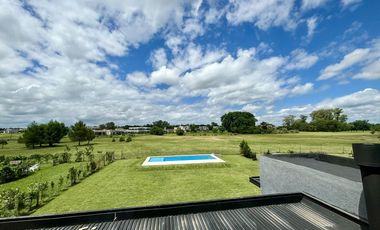 VENTA CASA SAN SEBASTIAN AREA 2 - 7 AMBIENTES AL GOLF