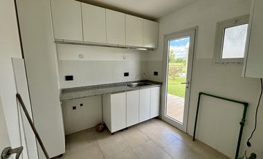 VENTA CASA SAN SEBASTIAN AREA 2 - 7 AMBIENTES AL GOLF