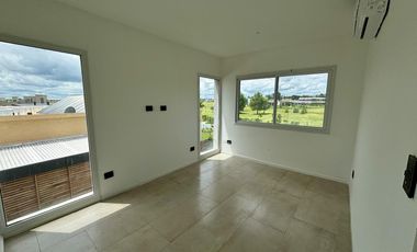 VENTA CASA SAN SEBASTIAN AREA 2 - 7 AMBIENTES AL GOLF
