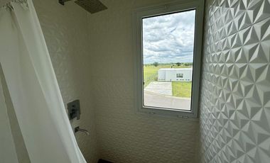 VENTA CASA SAN SEBASTIAN AREA 2 - 7 AMBIENTES AL GOLF