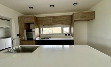 VENTA CASA SAN SEBASTIAN AREA 2 - 7 AMBIENTES AL GOLF