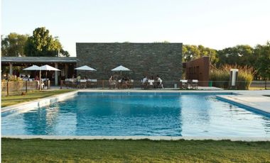 VENTA CASA SAN SEBASTIAN AREA 2 - 7 AMBIENTES AL GOLF