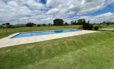 VENTA CASA SAN SEBASTIAN AREA 2 - 7 AMBIENTES AL GOLF