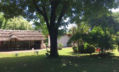 CASA EN VENTA CON EXCEPCIONAL PARQUE Y UBICACION EN CLUB DE CAMPO EL MORO, MARCOS PAZ