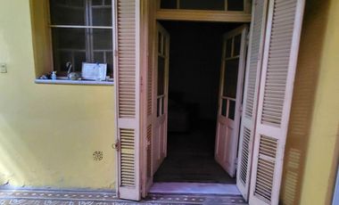 Casa en venta - 2 Dormitorios 1 Baño - Cochera - 130Mts2 - Valentín Alsina