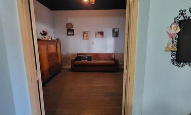 Casa en venta - 2 Dormitorios 1 Baño - Cochera - 130Mts2 - Valentín Alsina