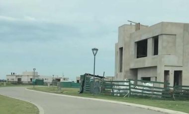 Terreno en venta - 735Mts2 - Santa Clara al Sur