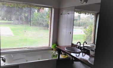 Casa en venta - 4 Dormitorios 2 Baños - Cocheras - 2.187Mts2 - San Pedro, Córdoba