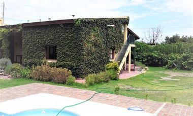 Casa en venta - 4 Dormitorios 2 Baños - Cocheras - 2.187Mts2 - San Pedro, Córdoba