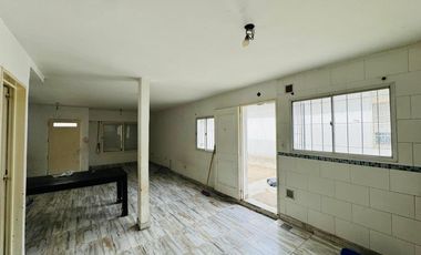 Venta - 2 casas en block - 373 bis al 3200- Quilmes Oeste