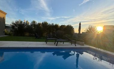 Casa en venta - 4 Dormitorios 2 Baños - Canning