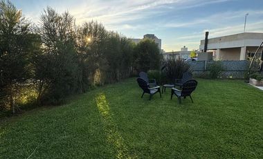 Casa en venta - 4 Dormitorios 2 Baños - Canning