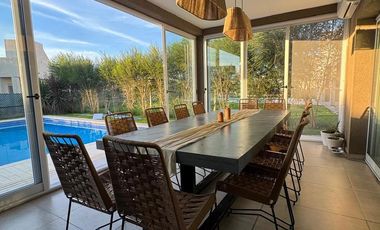 Casa en venta - 4 Dormitorios 2 Baños - Canning