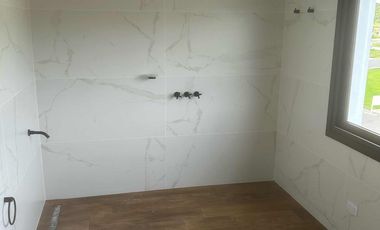 Casa en venta - 5 Dormitorios 4 Baños - Cochera - Mar del Plata